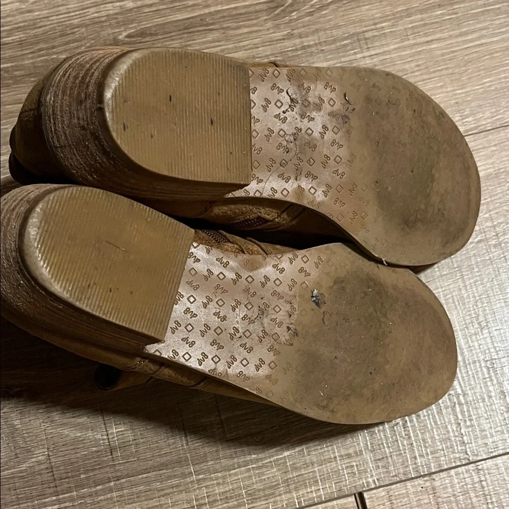 DV by Dolce Vita Tan Chukka Boots Size 7.5